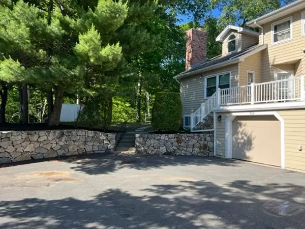 30 Carnation Circle #D, Reading, MA 01867