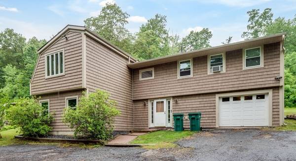 1850 N Brookfield Rd, Oakham, MA 01068