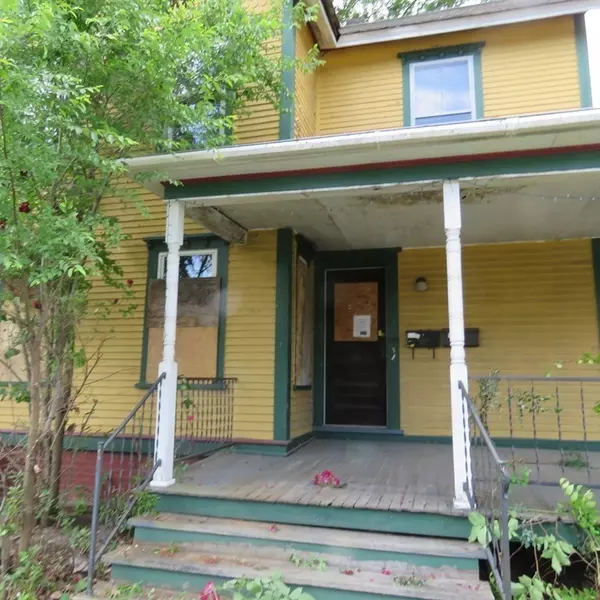 Greenfield, MA 01301,186 Conway St