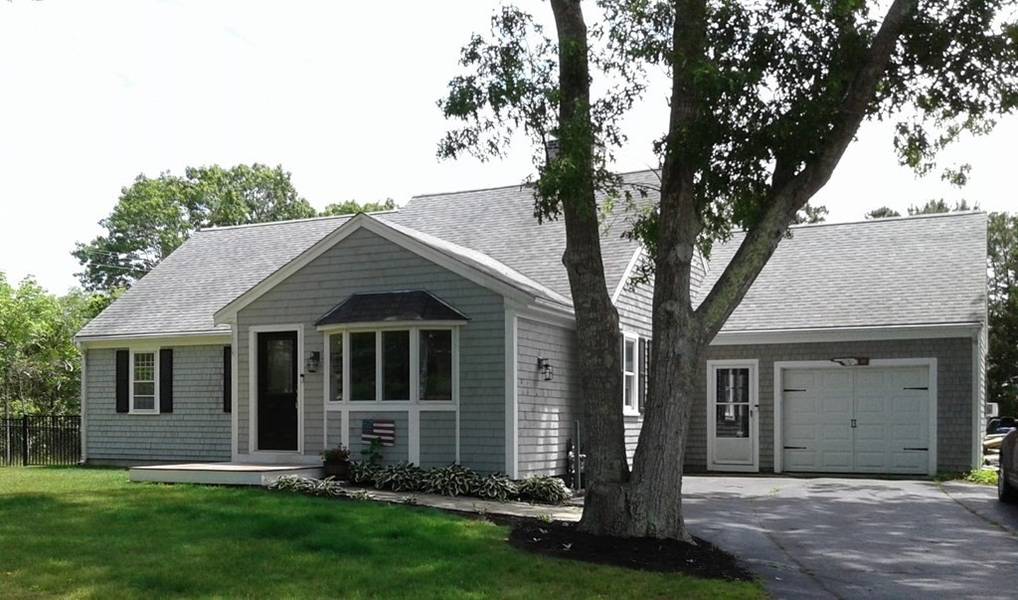 10 Luigi Ave, Bourne, MA 02562