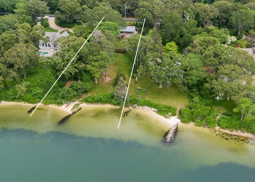 389 Barnes Road, Oak Bluffs, MA 02557