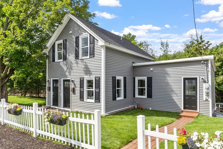 4 E Main St, Ayer, MA 01432