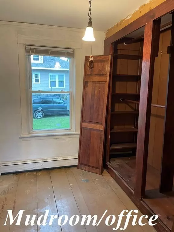 Whitman, MA 02382,372 School St