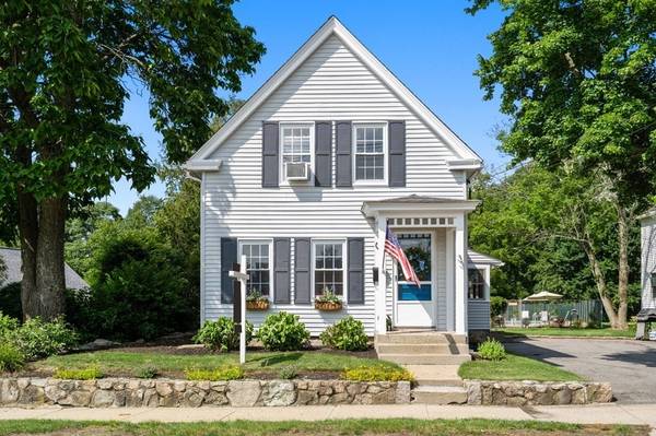 33 Pleasant St, Hopkinton, MA 01748