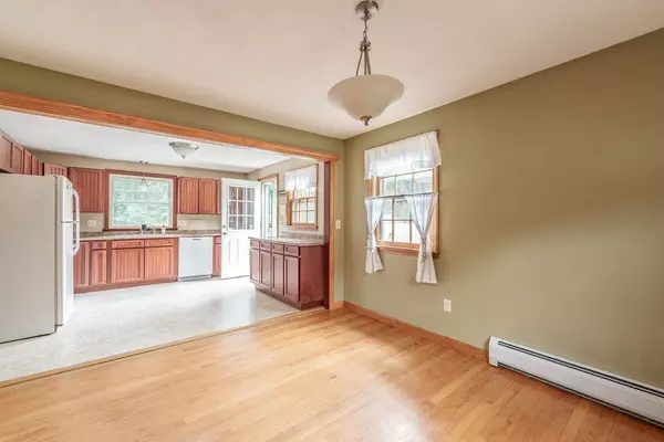 Westfield, MA 01085,204 Apple Blossom Ln