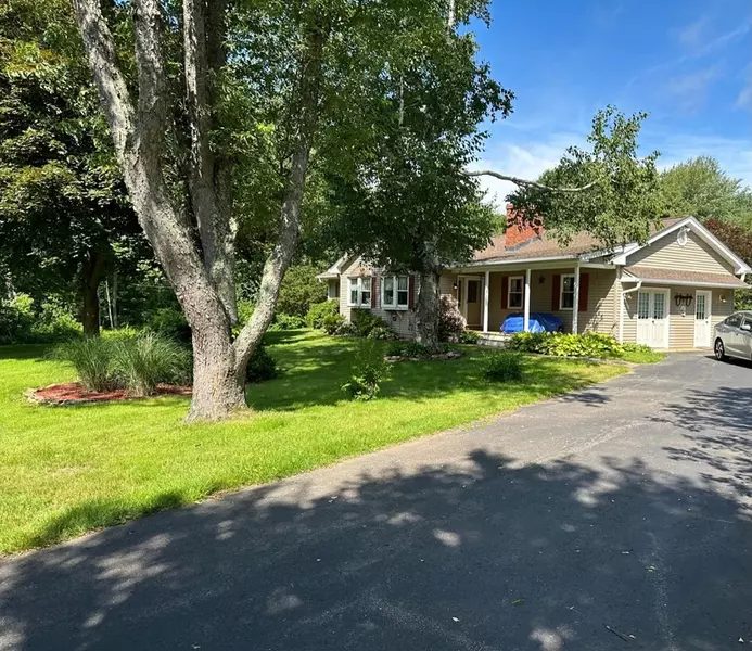 45 St. George, Brimfield, MA 01010