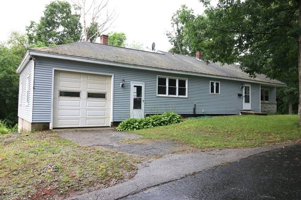 8 Mason Ter, Dudley, MA 01571