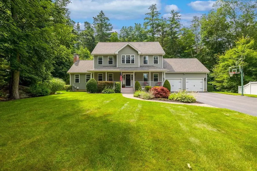 32 Draper Woods Rd, Sturbridge, MA 01518