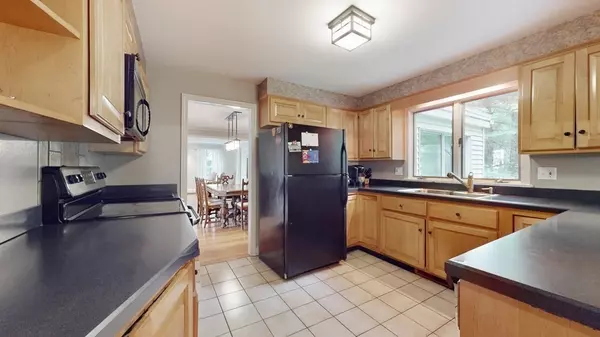 Lynnfield, MA 01940,22 Wildewood Dr