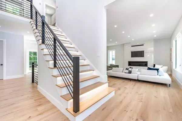 Brookline, MA 02467,142 Bellingham Rd