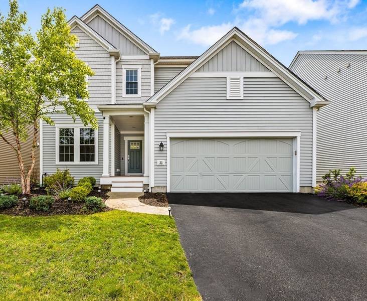 33 Skyhawk Cir, Weymouth, MA 02190