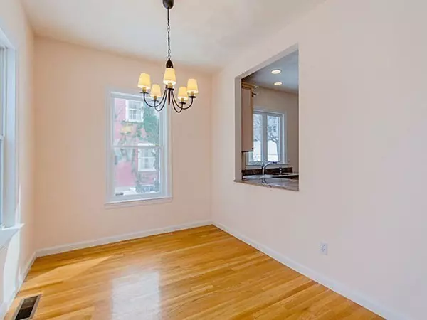 Newton, MA 02459,38 Knowles St #00
