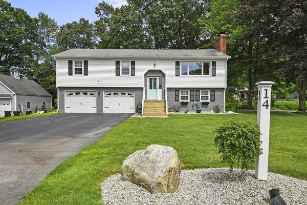 14 Jaybee Avenue, Dudley, MA 01571