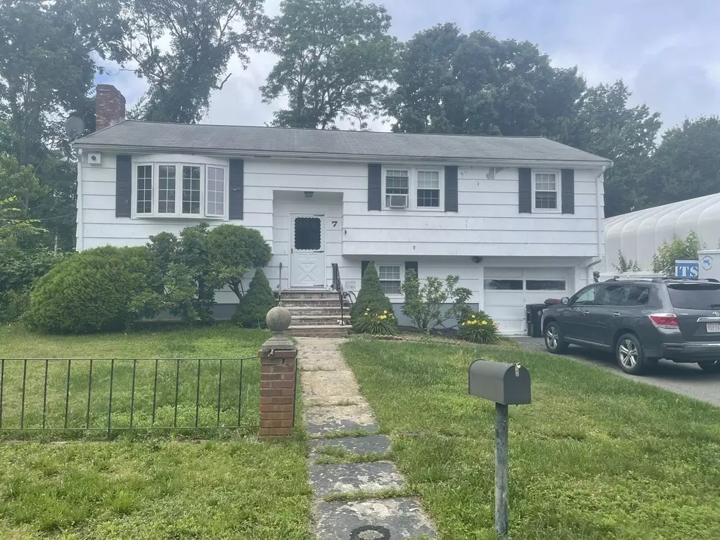 Brockton, MA 02301,7 Vinedale Rd