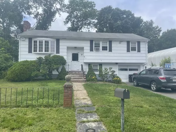 7 Vinedale Rd, Brockton, MA 02301