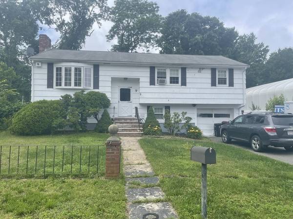 7 Vinedale Rd, Brockton, MA 02301