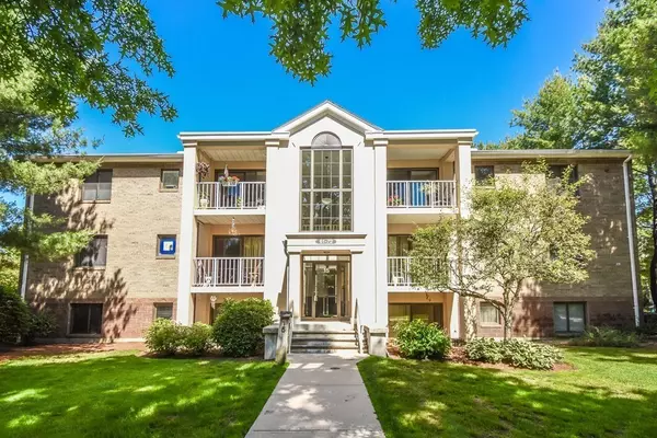 15 Bourbon St #63, Peabody, MA 01960