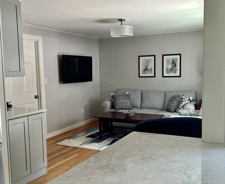 Falmouth, MA 02536,201 Alcott Rd