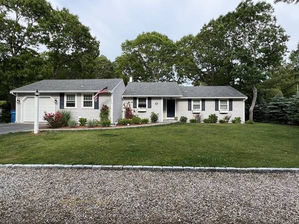 201 Alcott Rd, Falmouth, MA 02536