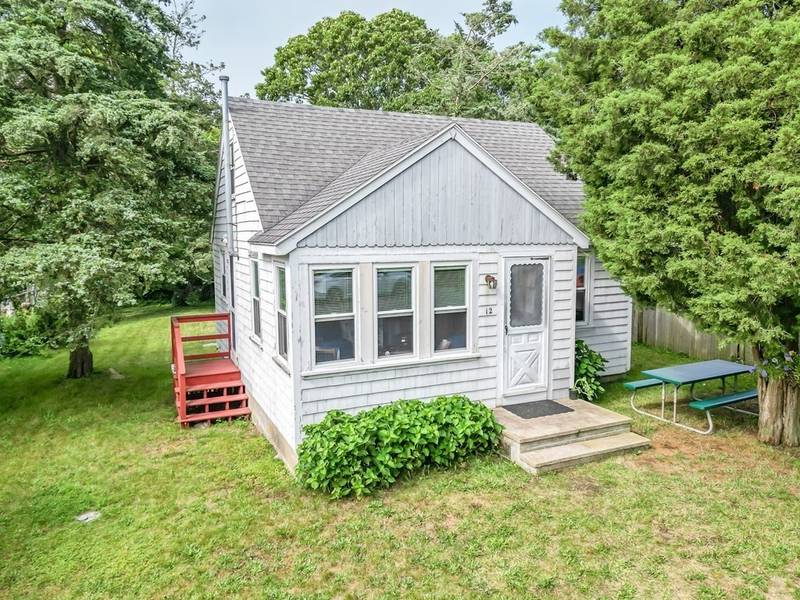 12 Bluepoint Rd, Fairhaven, MA 02719