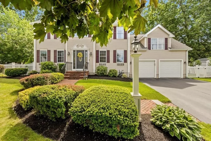 1061 Lincolnshire Dr, North Attleboro, MA 02760