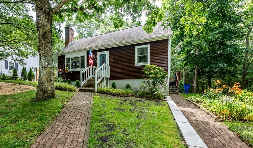 46 Thom Ave, Bourne, MA 02532