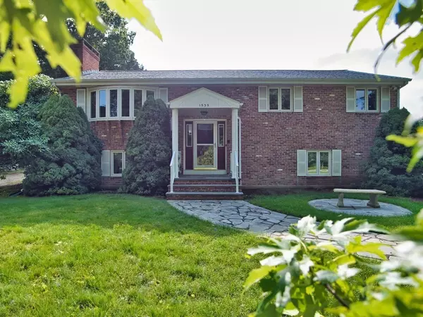 1535 Meridian St, Fall River, MA 02720