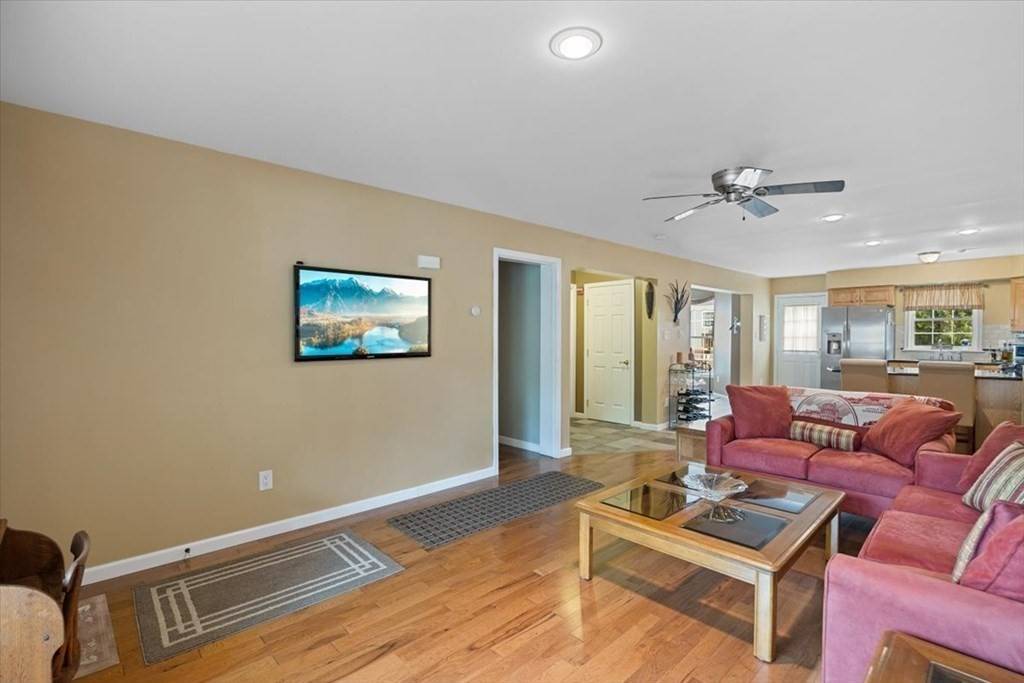Raynham, MA 02767,183 Leonard St #4