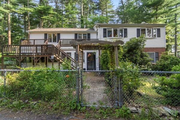 10 Robinhood Ave, Middleboro, MA 02346