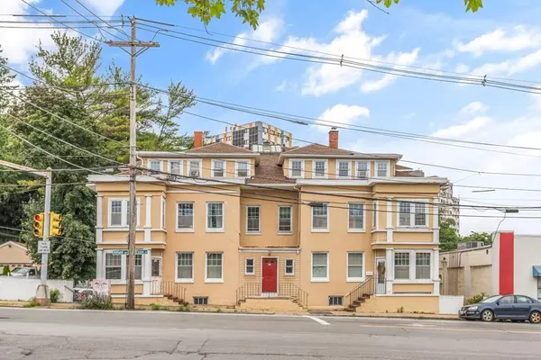 434 Essex St #3R, Salem, MA 01970