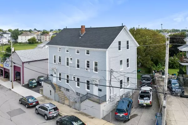 34 Kilburn St, Fall River, MA 02724
