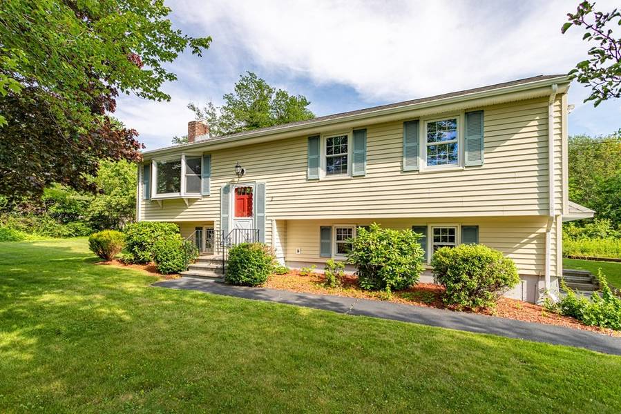 2 Woodridge Rd, Milford, MA 01757