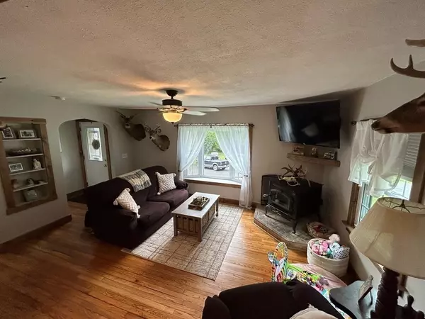 Southampton, MA 01073,6 Montgomery Rd