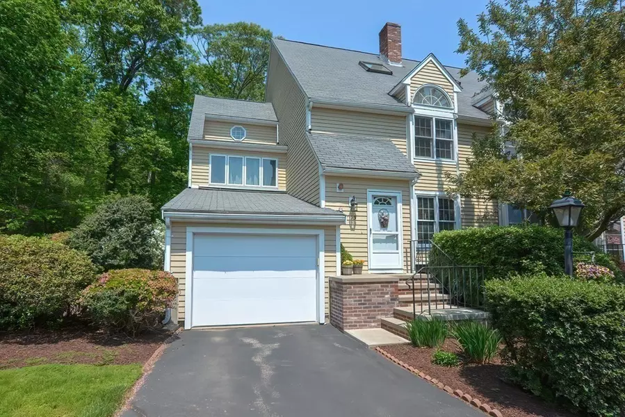 13 Oak Knoll Dr #13, North Attleboro, MA 02760