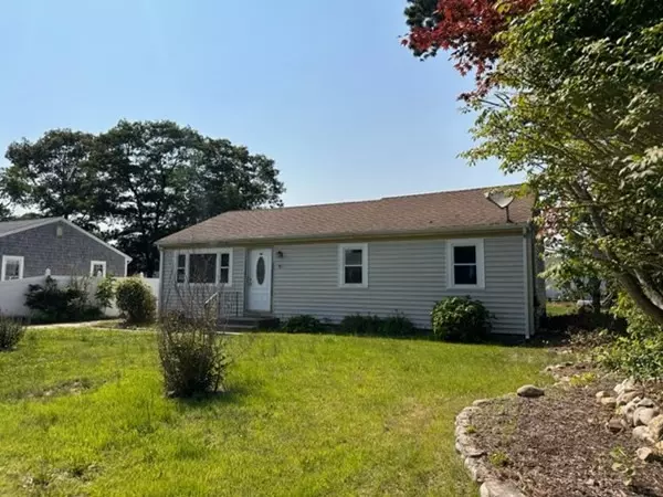 22 Hideaway Ln, Wareham, MA 02538