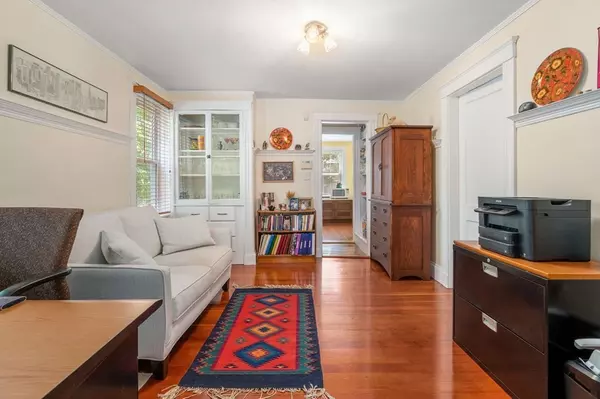 Watertown, MA 02472,20 Putnam St #20