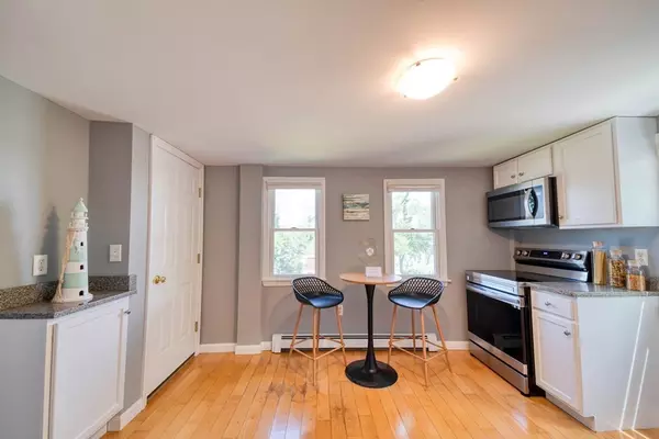 Wellfleet, MA 02667,70 Commercial St #2