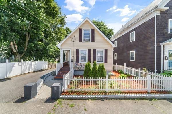 32 Skinner St, Brockton, MA 02302