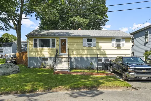 29 Clinton Ave, Saugus, MA 01906