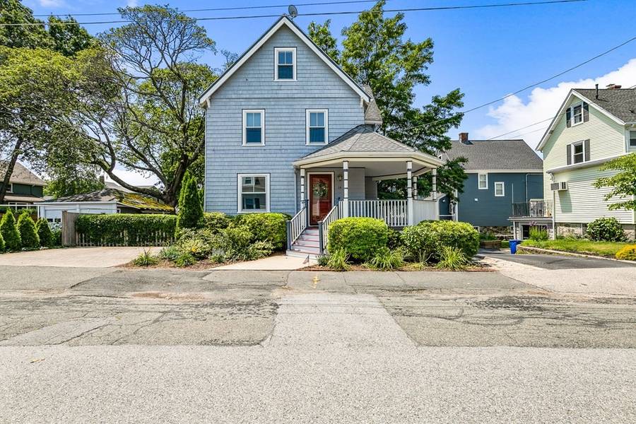 14 Gooch St, Melrose, MA 02176