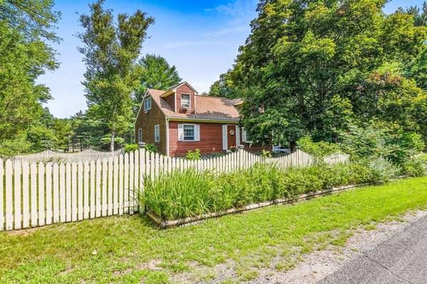 33 Rounseville Rd, Rochester, MA 02770