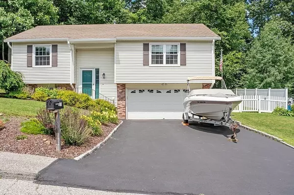 26 Heather Hill, Northbridge, MA 01588