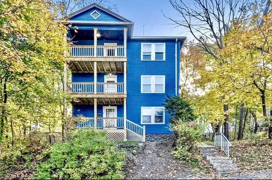 42 Velander St, Worcester, MA 01605