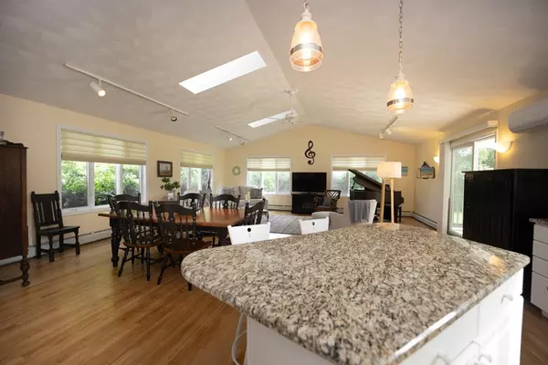 South Kingstown, RI 02879,108 N. Weeden Rd