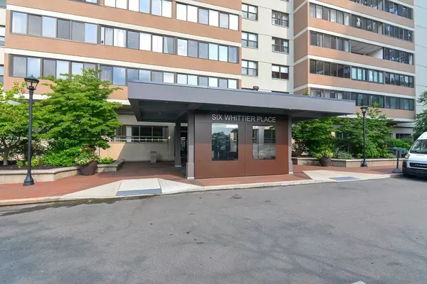 6 Whittier Place #3F, Boston, MA 02114