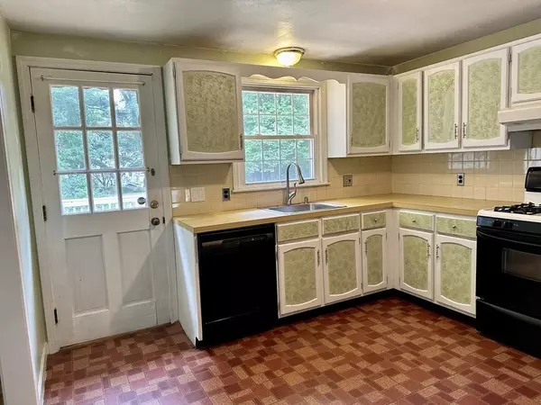 North Andover, MA 01845,40 Surrey Drive