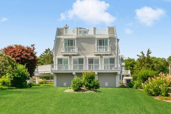 3 Creek Street, Mattapoisett, MA 02739