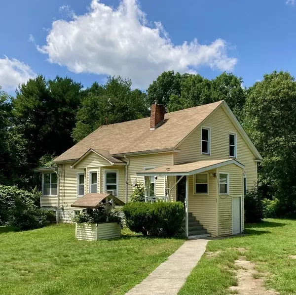 32 Middle Boro Rd, Freetown, MA 02717