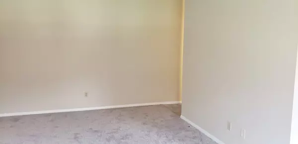 Agawam, MA 01001,126 Regency Park Dr #126