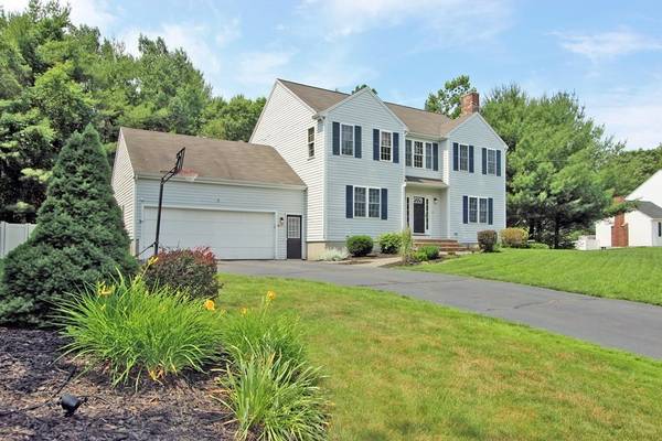 60 Sherwood Lane, Lakeville, MA 02347